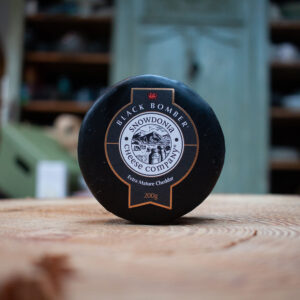 Snowdonia Black Bomber Truckle 200g (P, V, Cows)
